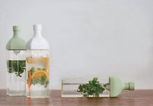 Load image into Gallery viewer, HARIO KaKu Cold Brew Bottle - Smoky Pink (BPA-free Tritan resin)